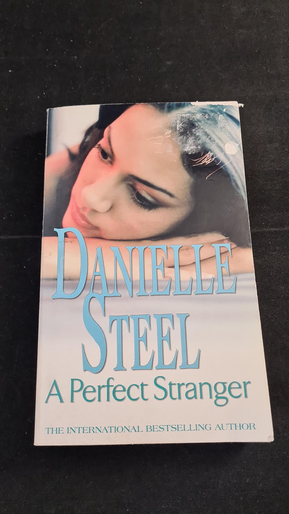 Danielle Steel - A Perfect Stranger, Sphere Books, 2012, Paperbacks