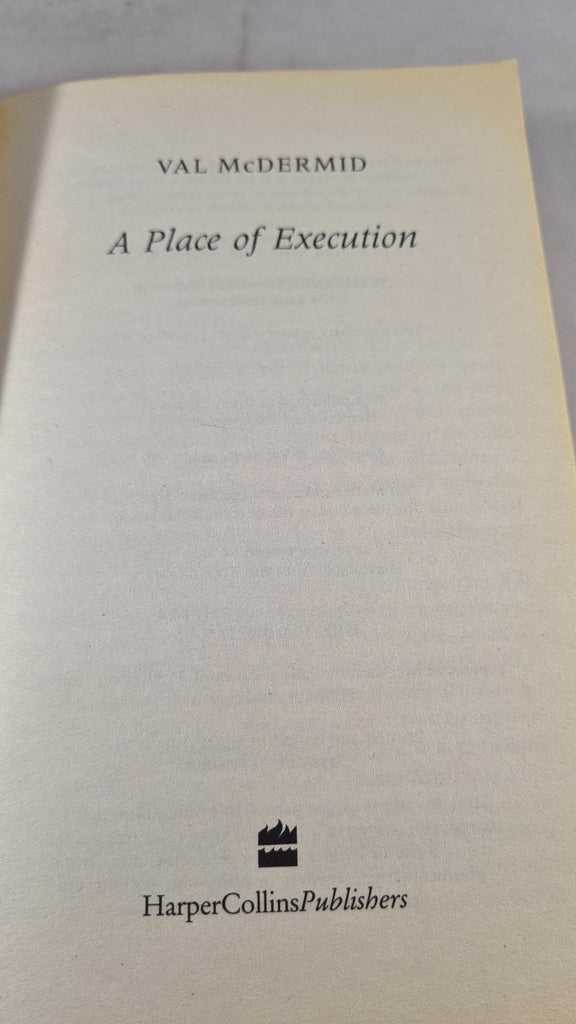 Val McDermid A Place of Execution, HarperCollins, 2006, Paperbacks