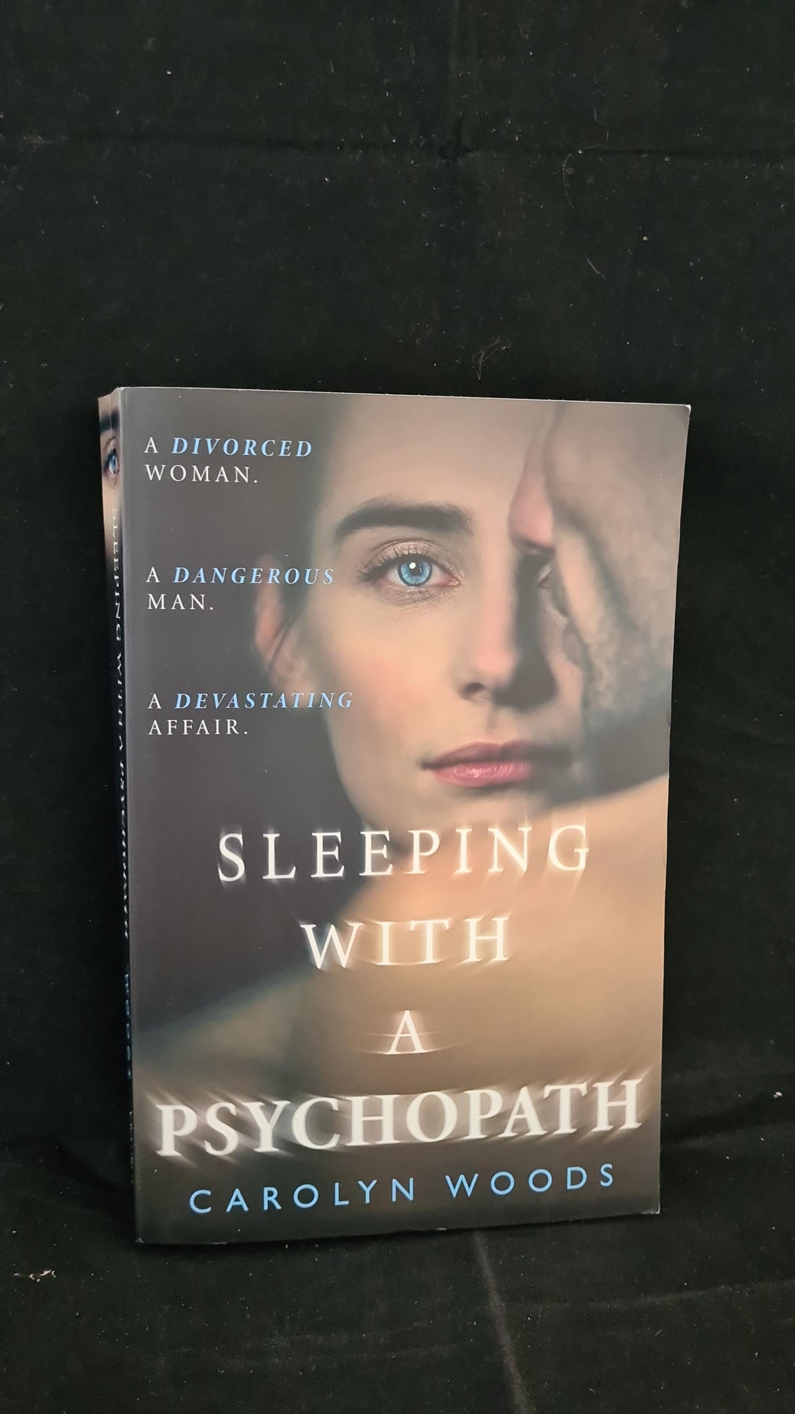 Carolyn Woods Sleeping With A Psychopath HarperElement 2021 Paper carolyn-woods-sleeping-with-a-psychopath-harperelement-2021-paper