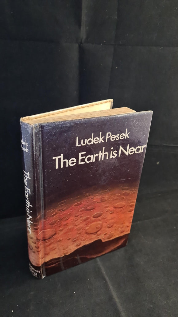 Ludek Pesek - The Earth if Near, Longman Young Books, 1973