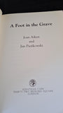 Joan Aiken & Jan Pienkowski - A Foot In The Grave, Jonathan Cape, 1989, First Edition