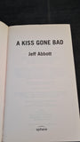 Jeff Abbott - A Kiss Gone Bad, Sphere Books, 2007, Paperbacks