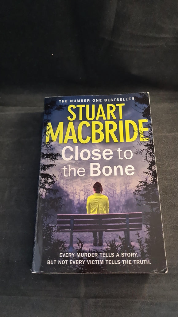 Stuart MacBride - Close to the Bone, Harper, 2013, Paperbacks