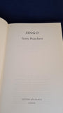 Terry Pratchett - Jingo, Victor Gollancz, 1977, First Edition
