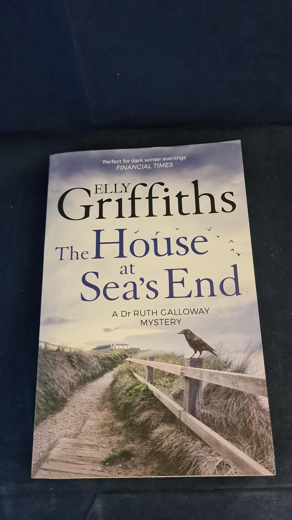 Elly Griffiths - The House at Sea's End, Quercus, 2016, Paperbacks
