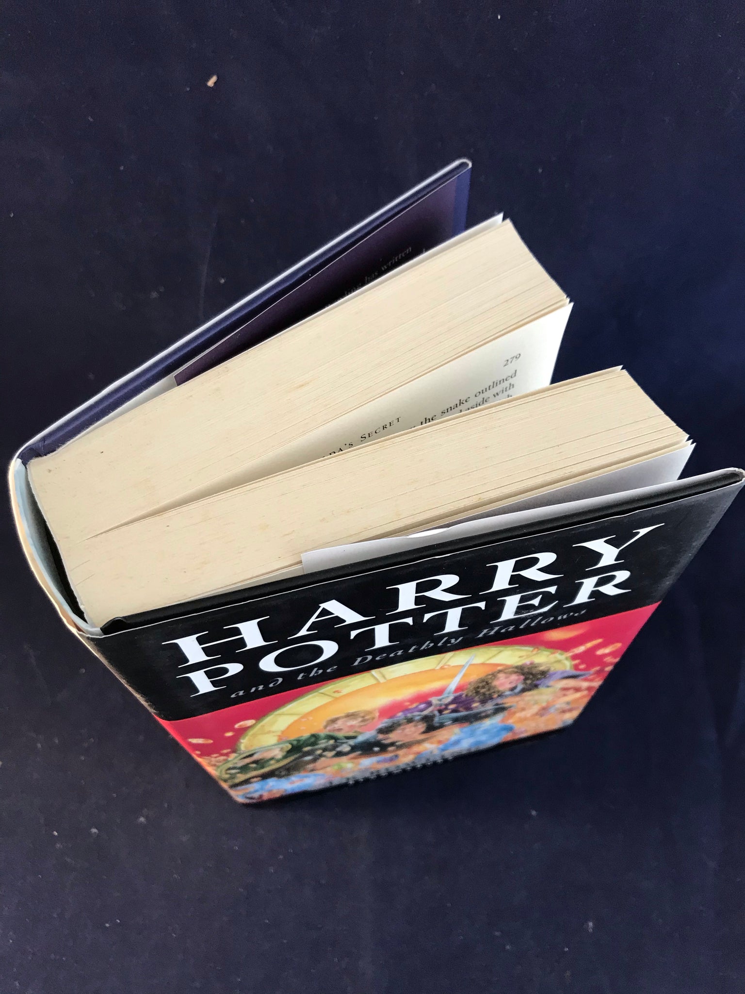 J K Rowling Harry Potter And The Deathly Hallows Bloomsbury 2007 j-k-rowling-harry-potter-and-the-deathly-hallows-bloomsbury-2007